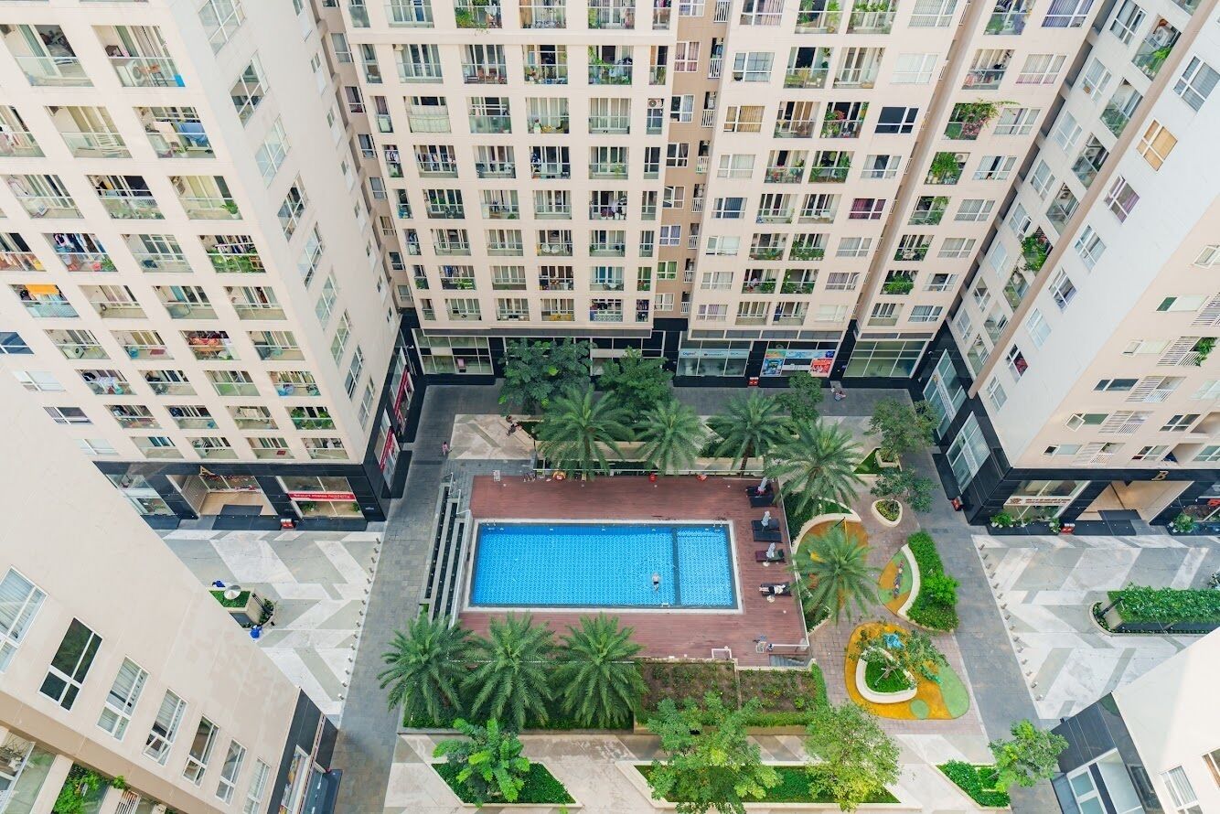 Executive Apartment, Multiple Beds, Balcony, Pool View | Building design