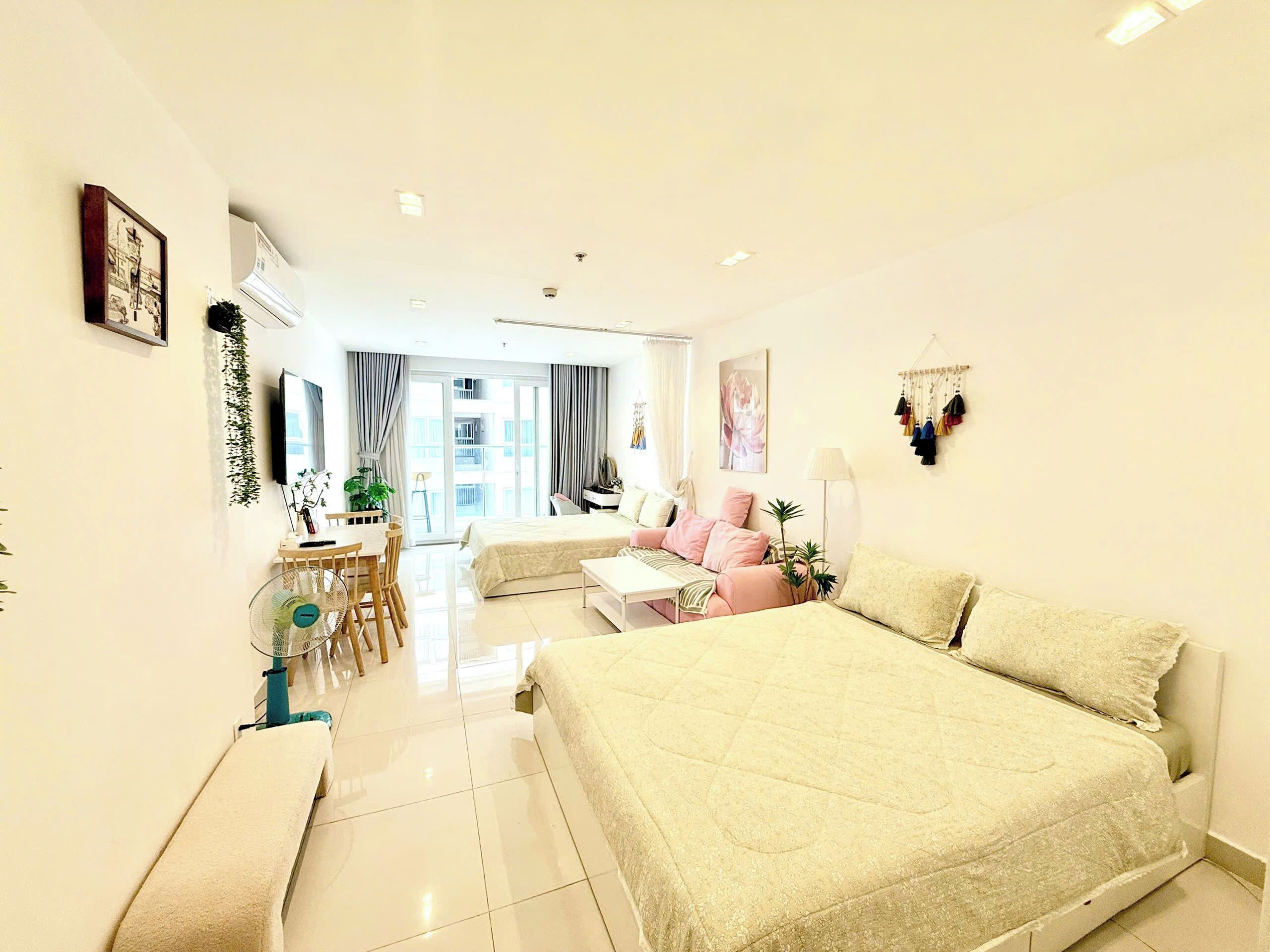 Executive Apartment, Multiple Beds, Balcony, Pool View | Free minibar, individually furnished, desk, laptop workspace