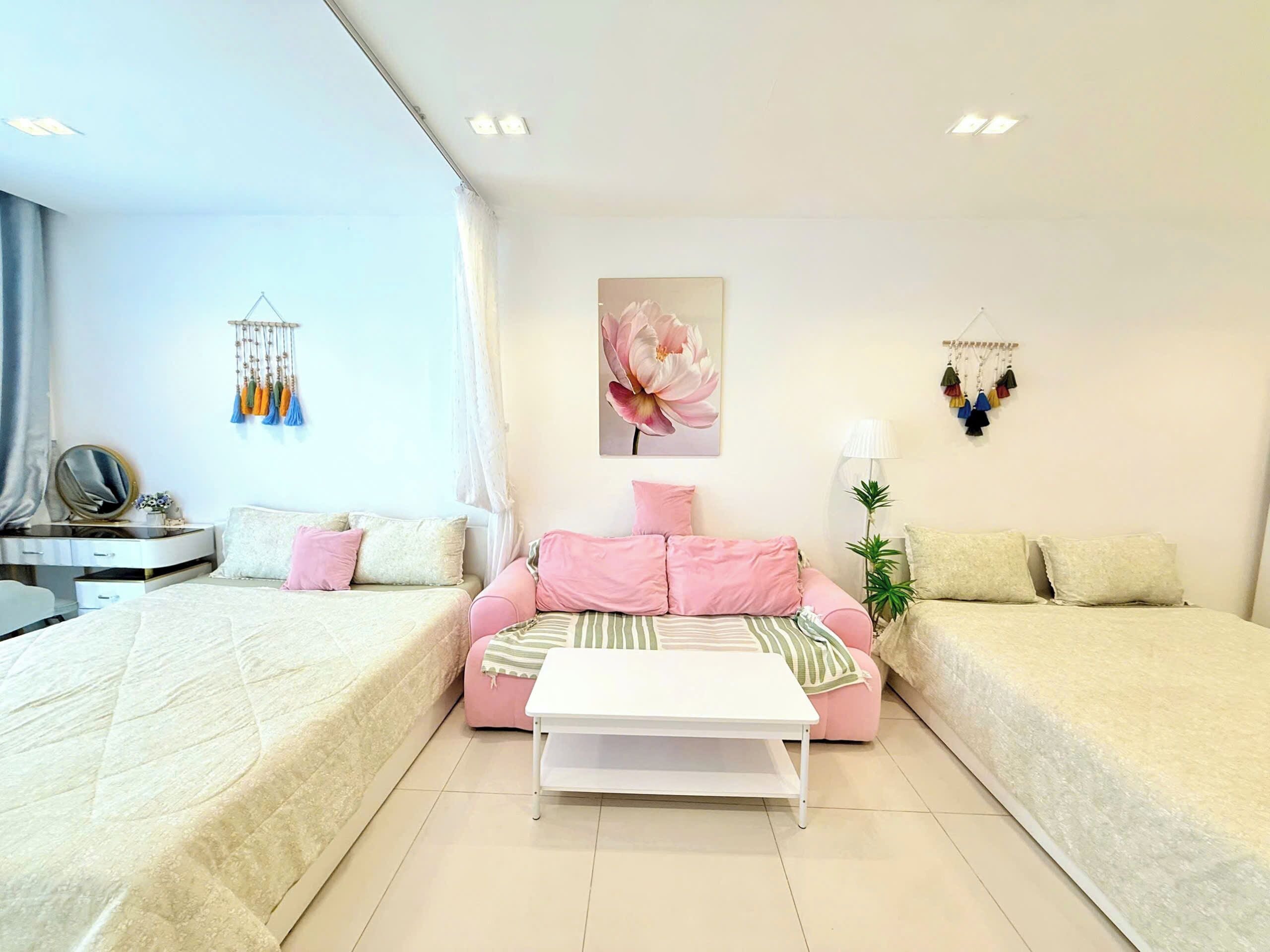 Executive Apartment, Multiple Beds, Balcony, Pool View | Free minibar, individually furnished, desk, laptop workspace