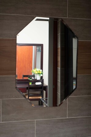 Apartment - Executive Comfort With Premium Workspace - 2334 (Kwekwe)