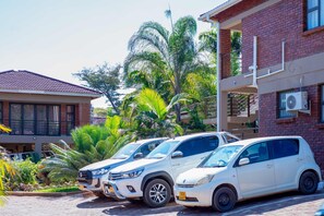 Apartment - Executive Comfort With Premium Workspace - 2334 (Kwekwe)