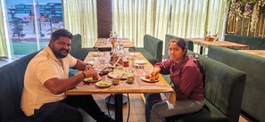 Se sirven desayunos, comidas y cenas 