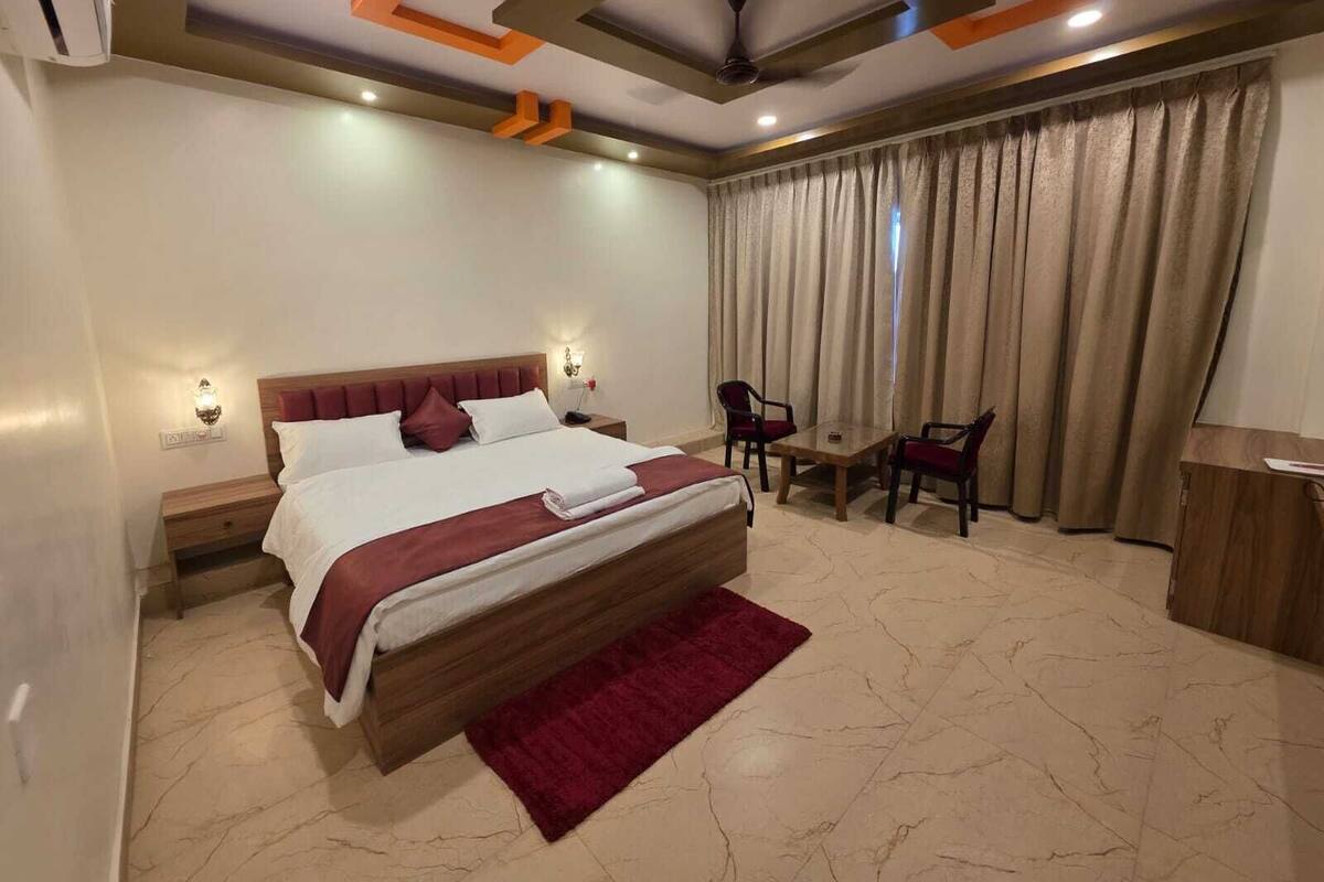 Habitación Deluxe, vista a la ciudad | Escritorio, espacio para trabajar con laptop y wifi gratis