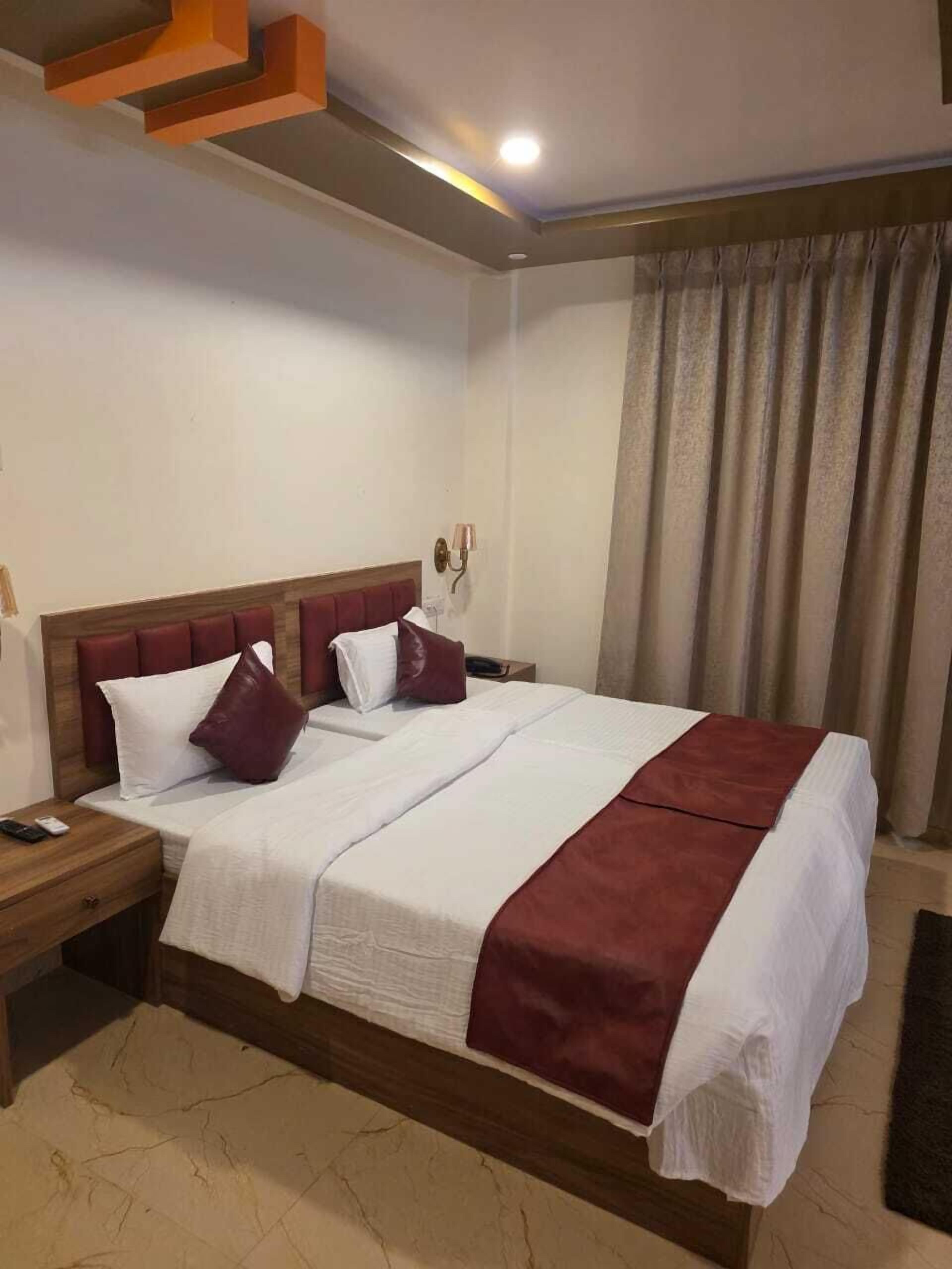 Deluxe Room, City View | Desk, laptop workspace, free WiFi