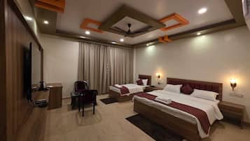 Suite | Meja kerja, ruang kerja ramah laptop, dan Wi-Fi gratis