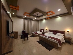 Suite | Escritorio, espacio para trabajar con laptop y wifi gratis