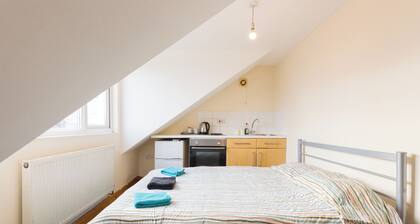 Pebbles Guest House - Flat 7