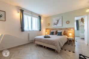 Room - Guest Room "Room 3 - Scandinavian" with Mountain View, Shared Terrace, and Wi-Fi (Annecy)