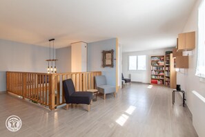 Lobby - Guest Room "Room 2 - Seychelles" with Shared Terrace, Garden, and Wi-Fi (Annecy)