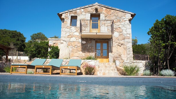 حمام سباحة