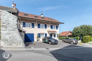 Exterior - Guest Room 'Room 1 - Africa' with Mountain View, Shared Terrace, and Wi-Fi (Annecy)