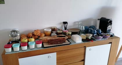 Guest Room 'Room 1 - Africa' with Mountain View, Shared Terrace, and Wi-Fi