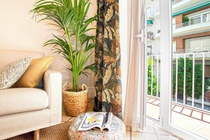 Apartment (5 Bedrooms) | Wohnzimmer