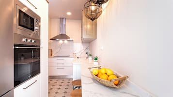 Leilighet (5 Bedrooms) | Eget kjøkken | Kjøleskap, mikrobølgeovn, ovn og kokeplater