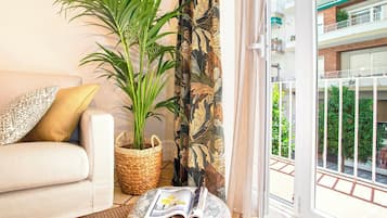 Apartment (5 Bedrooms) | Wohnzimmer