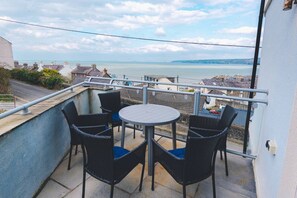 Outdoor dining - Stunning 5 En Suite Bedrooms Home with Sea Views (Ceredigion)