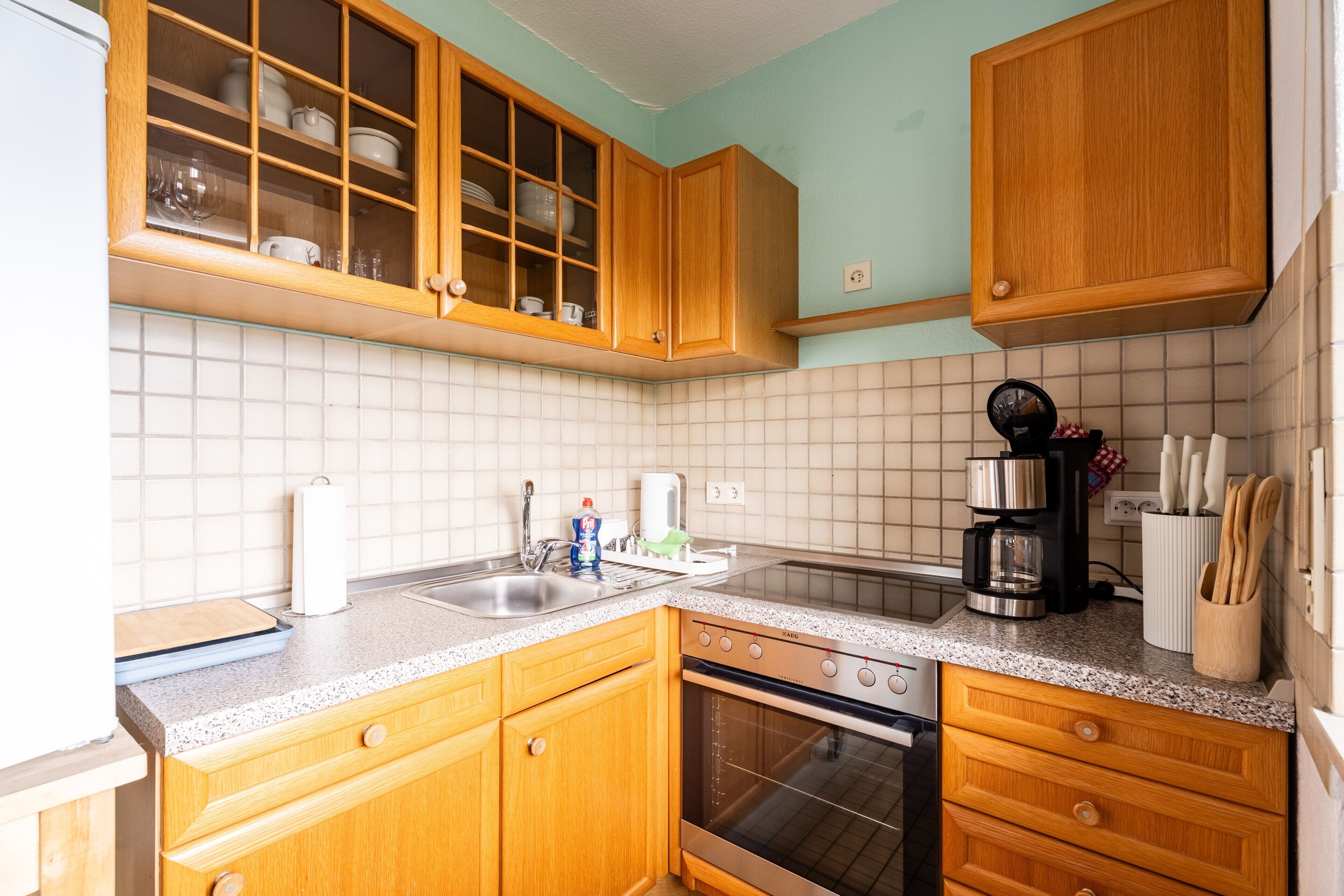 Réfrigérateur, four, plaque de cuisson, cafetière/bouilloire