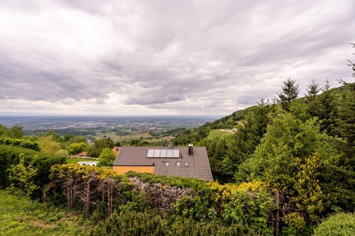 Appartement « Bergluft » avec vue sur la vallée du Rhin, terrasse privée et Wi-Fi