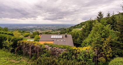 Appartement « Bergluft » avec vue sur la vallée du Rhin, terrasse privée et Wi-Fi