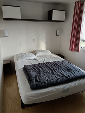 Room - Mobile Home “Camping Les Dunes” with Private Terrace, Shared Garden & Air Conditioning (Agde)