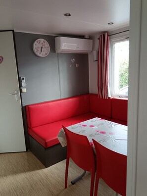 Interior - Mobile Home “Camping Les Dunes” with Private Terrace, Shared Garden & Air Conditioning (Agde)