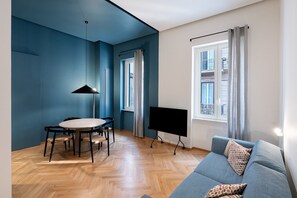TV - Superior Family Apartment with Wi-Fi and Air Conditioning (Napoli)