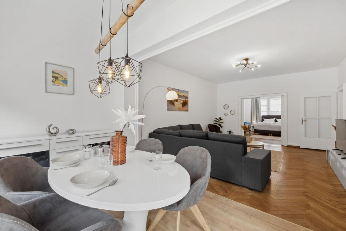House | 12 bedrooms