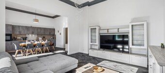 Infinity Stay Kaiser Wilhelm Bruecke