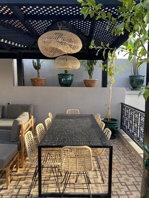 Outdoor dining - Riad Al Jadd - Peaceful haven in the Kasbah (Marrakesh)