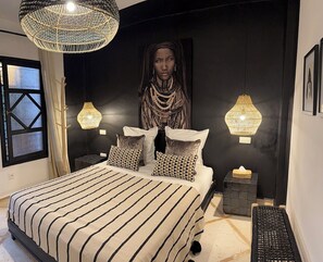 In-room safe, iron/ironing board, travel crib, free WiFi - Riad Al Jadd - Peaceful haven in the Kasbah (Marrakesh)
