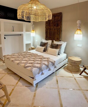 In-room safe, iron/ironing board, travel cot, free WiFi - Riad Al Jadd - Peaceful haven in the Kasbah (Marrakesh)