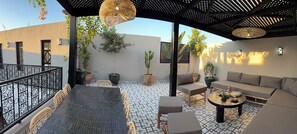 Outdoor dining - Riad Al Jadd - Peaceful haven in the Kasbah (Marrakesh)