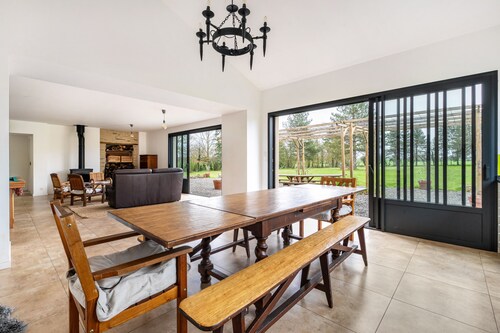 Gite La petite Hugrie – Renovated Farmhouse with Spa, Park, and Countryside Views