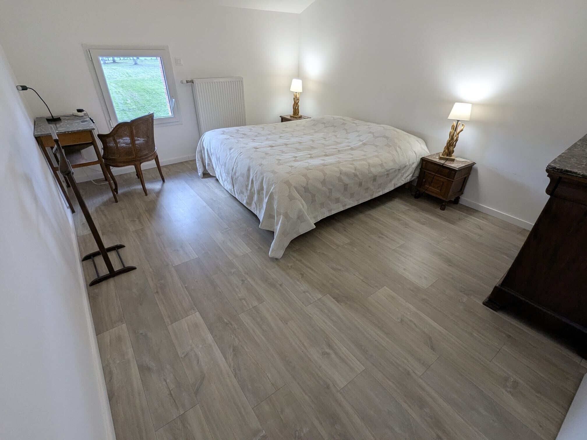 Een strijkplank/strijkijzer, wifi