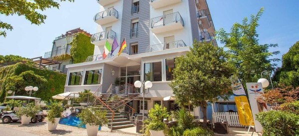 Front of property - Hotel New Castle (Cesenatico)