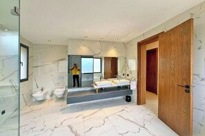 Hair dryer, towels, toilet paper - Villa Majestueuse - Luxury, Heated Pool & Jacuzzi in Marrakech (Marrakech)