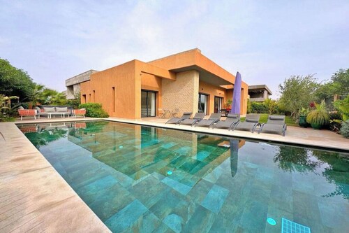 Villa  Majestueuse – Luxe, Piscine Chauffé & Jacuzzi à Marrakech