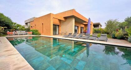 Villa Majestueuse – Luxe, Piscine Chauffé & Jacuzzi à Marrakech
