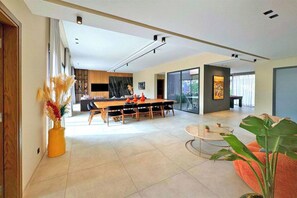 Interior - Villa Majestueuse - Luxury, Heated Pool & Jacuzzi in Marrakech (Marrakech)