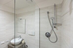 Departamento | Baño | Regadera, regadera tipo lluvia, amenidades de baño gratuitas, toallas 