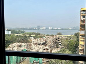 Deluxe Double Room, City View | City view - Zenith Homes - Premium Suites (Mumbai)