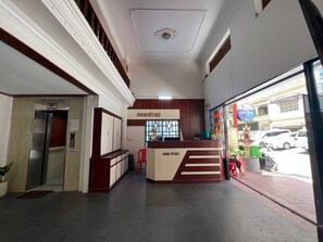 Interior entrance - Empire House Phnom Penh (Phnom Penh)