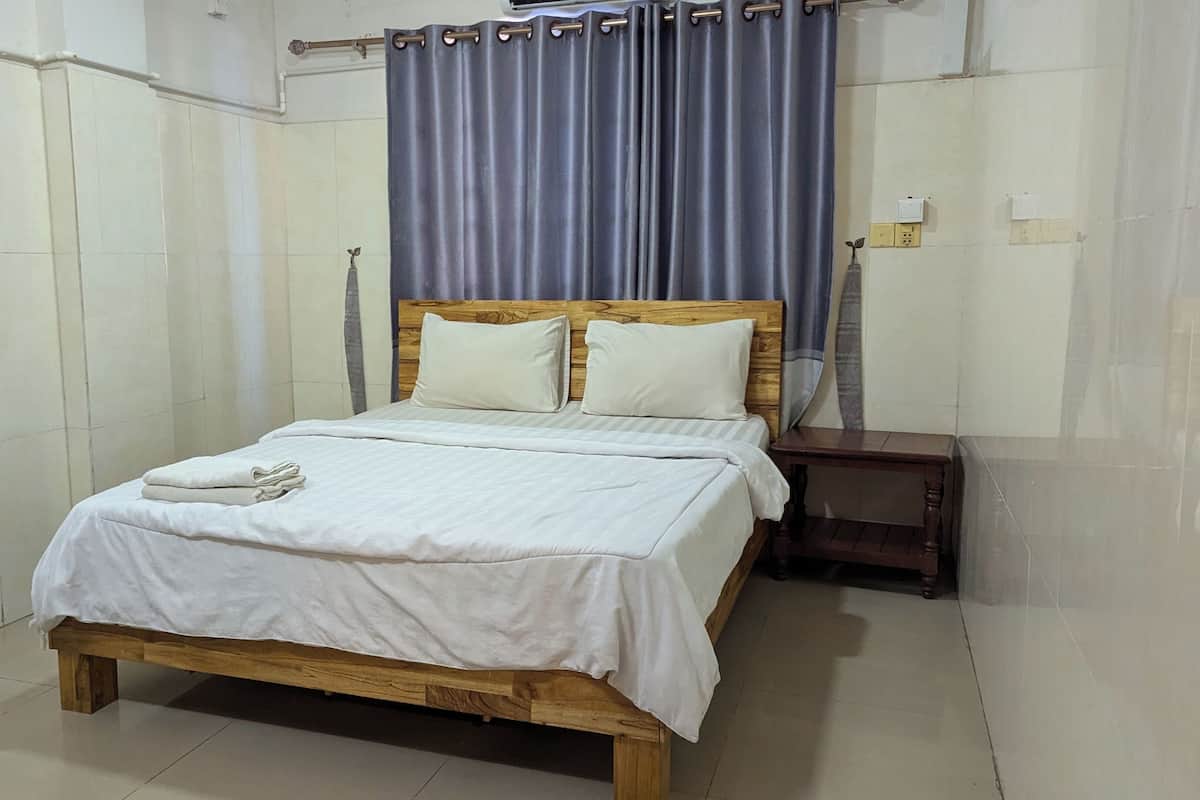 Habitación básica doble, vista a la ciudad | Wifi gratis