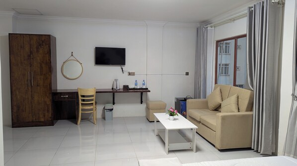 Deluxe Double Room | Free WiFi - Empire House Phnom Penh (Phnom Penh)