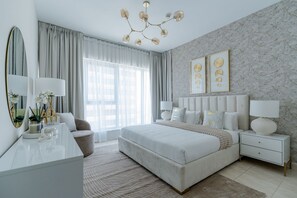 Luxury-Apartment, Balkon, Stadtblick | Zimmersafe, Verdunkelungsvorhänge, schallisolierte Zimmer