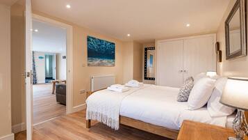 Iron/ironing board, WiFi