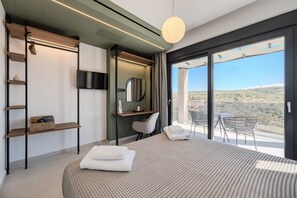 4 bedrooms, iron/ironing board, WiFi (free), bed sheets - Villa Allargo - with Private Pool (Gerani)