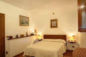 WiFi, bed sheets - Apartment 'Il Rovo - La Cerretola' with Shared Pool, Shared Garden and Wi-Fi (Città della Pieve)