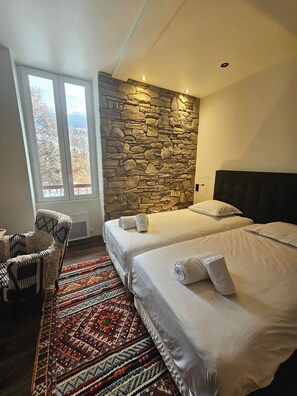 Superior Double Room, Mountain View | Laptop workspace - La petite Auberge (Bourg-Saint-Maurice)