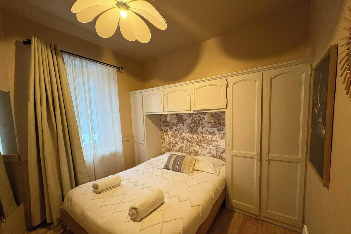 Standard Double Room, Garden View | Laptop workspace